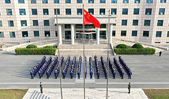 今天，一起升國旗！祝福偉大祖國！